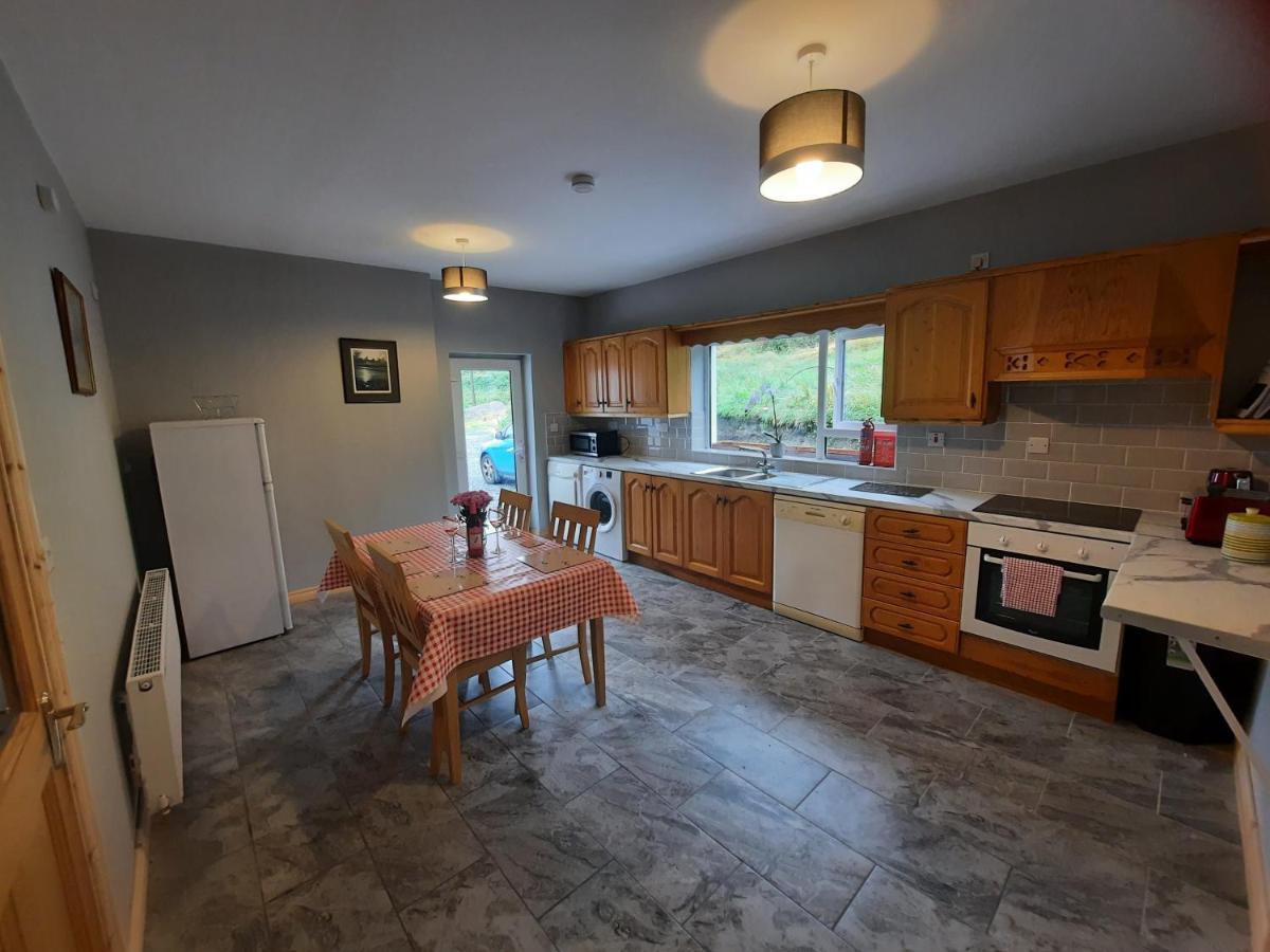 Conneelys Cottage, Connemara, Clifden, H71Y096 Экстерьер фото